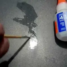 Jak skutecznie usunąć klej super glue z mebli bez ryzyka uszkodzenia