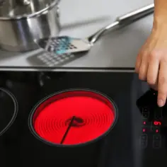 Kuchnia elektryczna czy indukcyjna opinie - co wybrać dla lepszego gotowania?