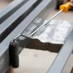 Czym odtłuścić metal przed malowaniem? Skuteczne metody i porady.