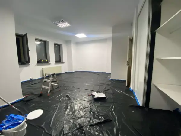 Ile kosztuje malowanie mieszkania? Zaskakujące ceny i czynniki wpływające na koszt